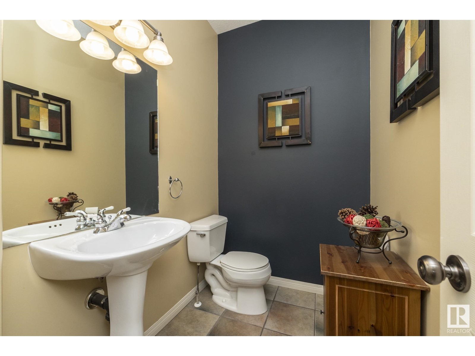 Property at 1207 SUMMERSIDE DR SW image 1
