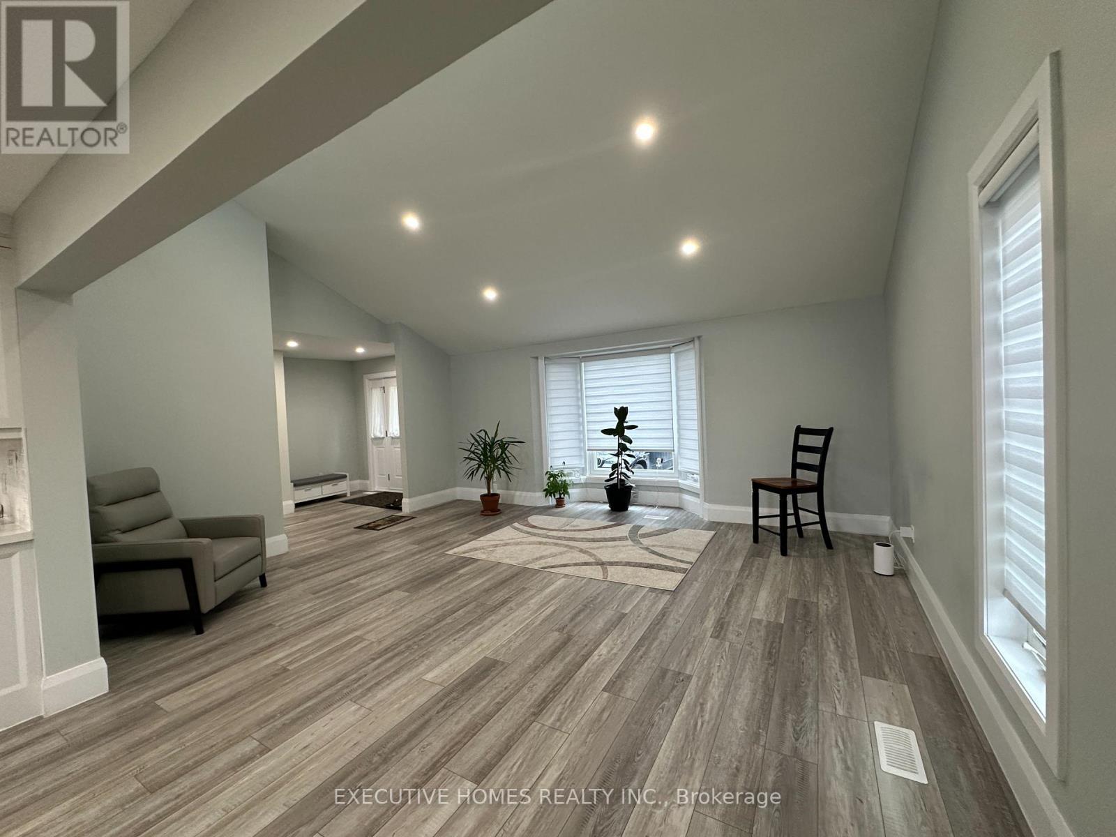 Property at 15 WESTBROOK PLACE image 4