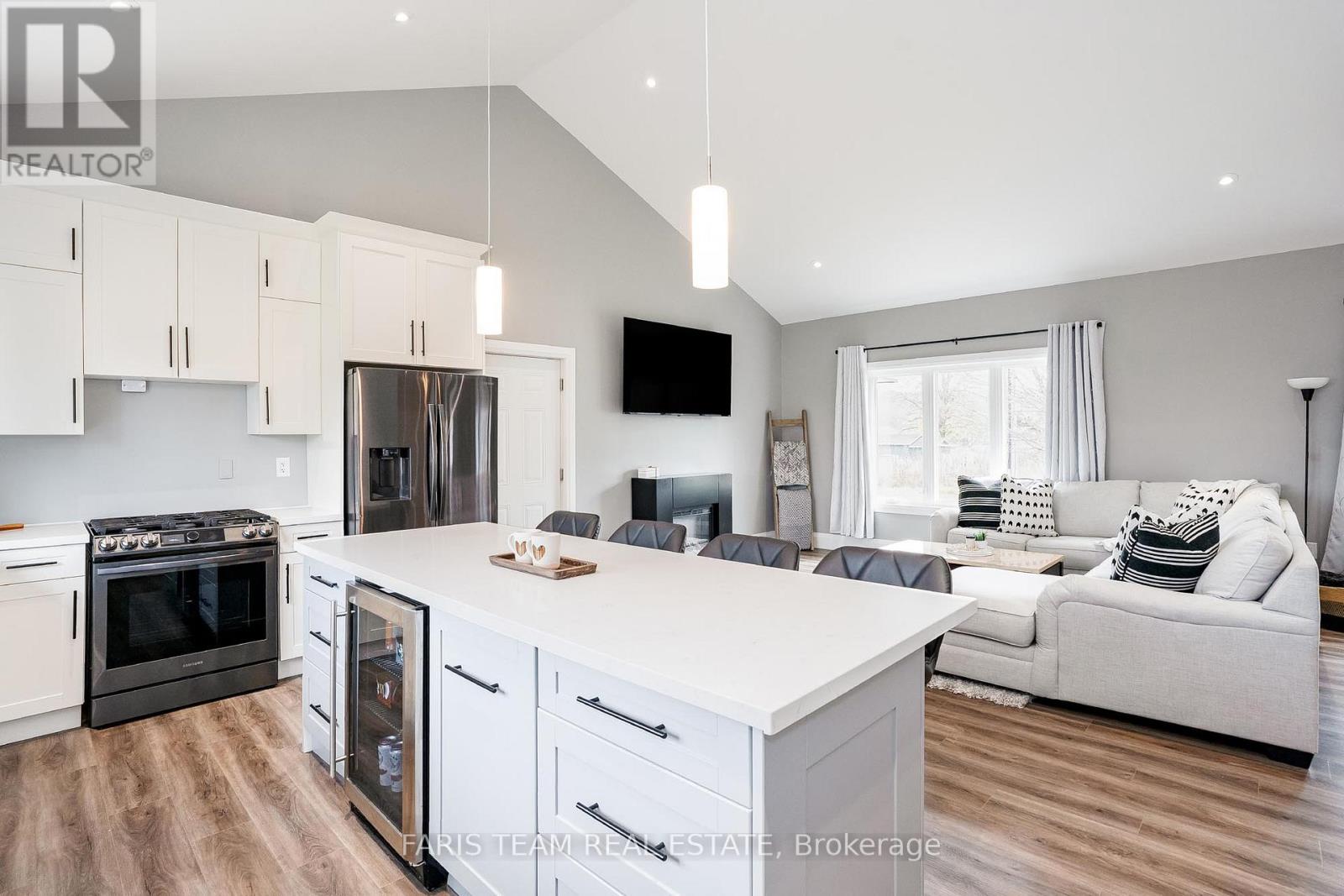 27 Leisure Court, Severn, Ontario  L0K 1E0 - Photo 5 - S12096188