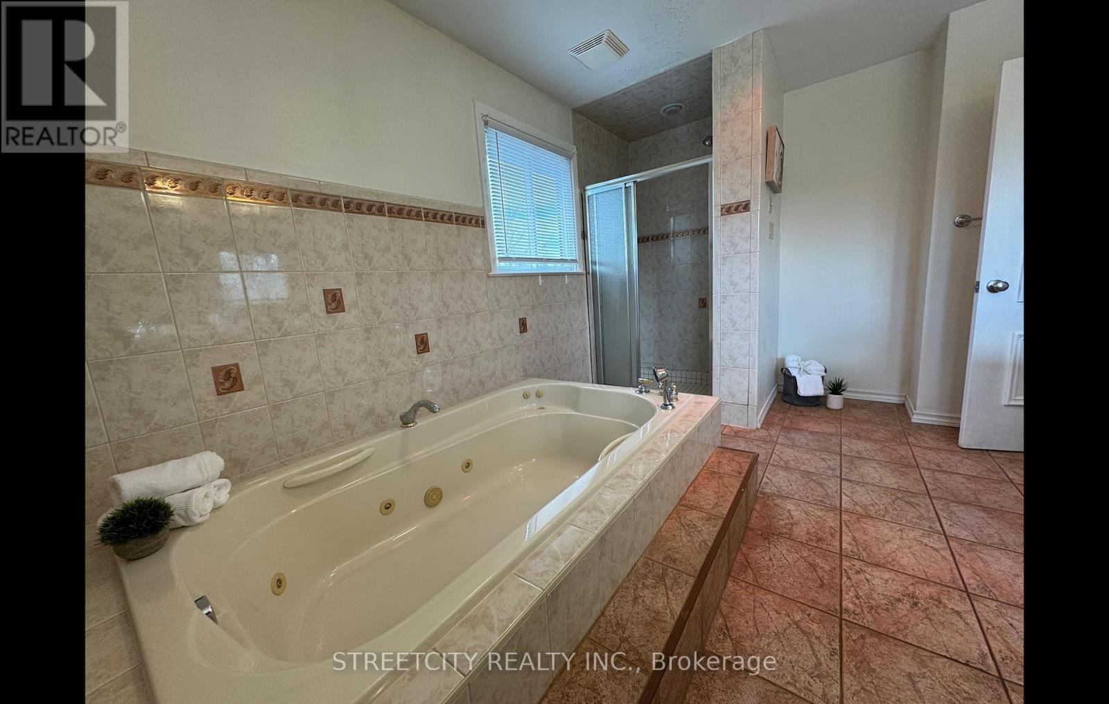 Photo 31 of 36 for 924 Valetta Street