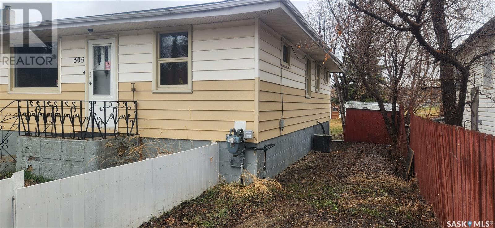 Property at 505 M AVENUE N image 2