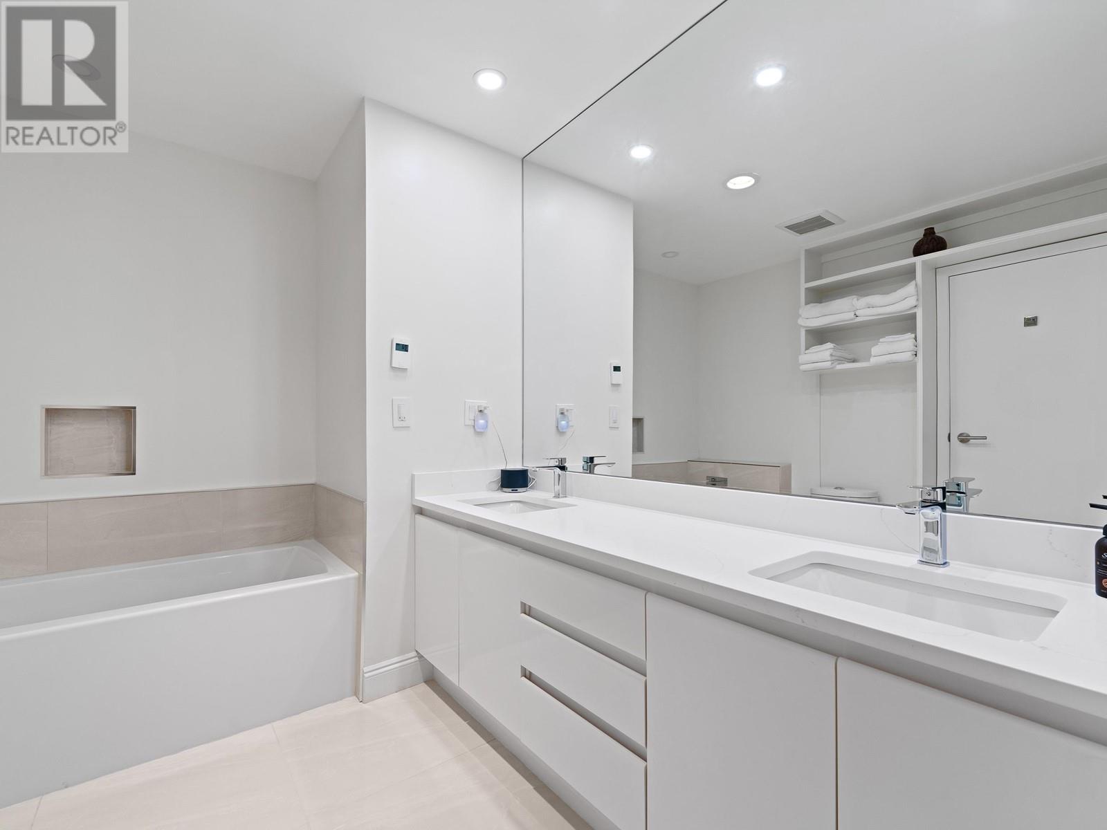 303 2190 Argyle Avenue, West Vancouver, British Columbia  V7V 1A4 - Photo 23 - R2992547