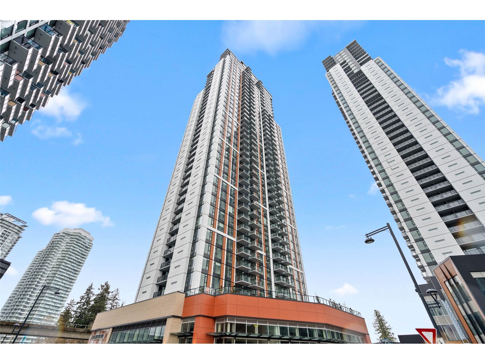 1809 13725 GEORGE JUNCTION, surrey, British Columbia