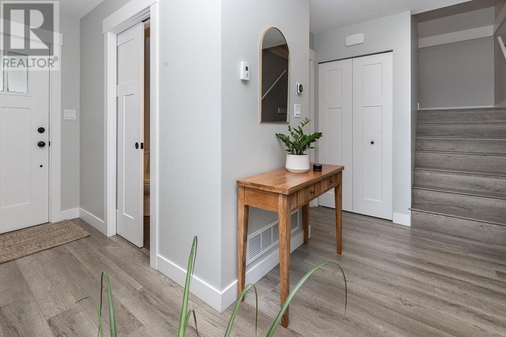Property at 1062 CELIA CRESCENT image 3