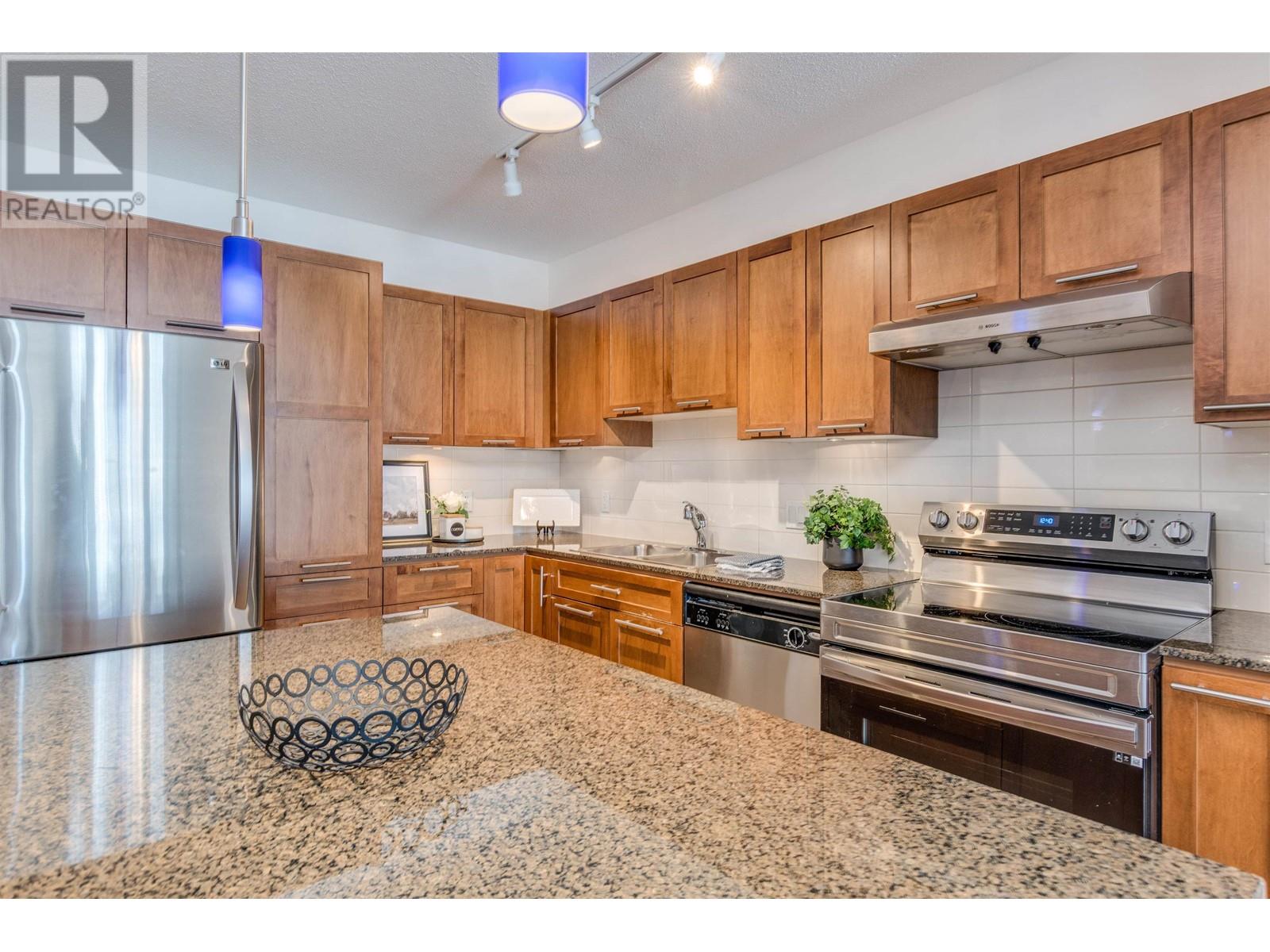 423 19677 Meadow Gardens Way, Pitt Meadows, British Columbia  V3Y 0A2 - Photo 6 - R2992558