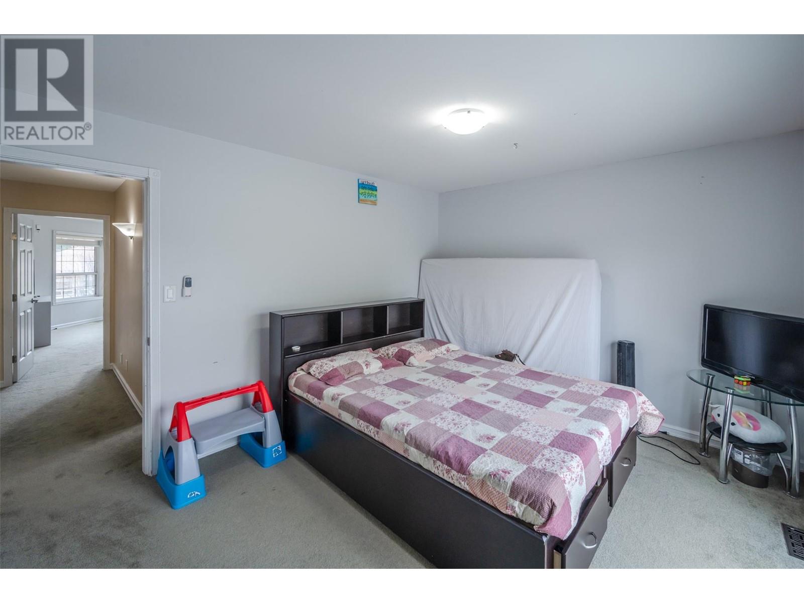 Property at 147 Stocks Crescent image 3