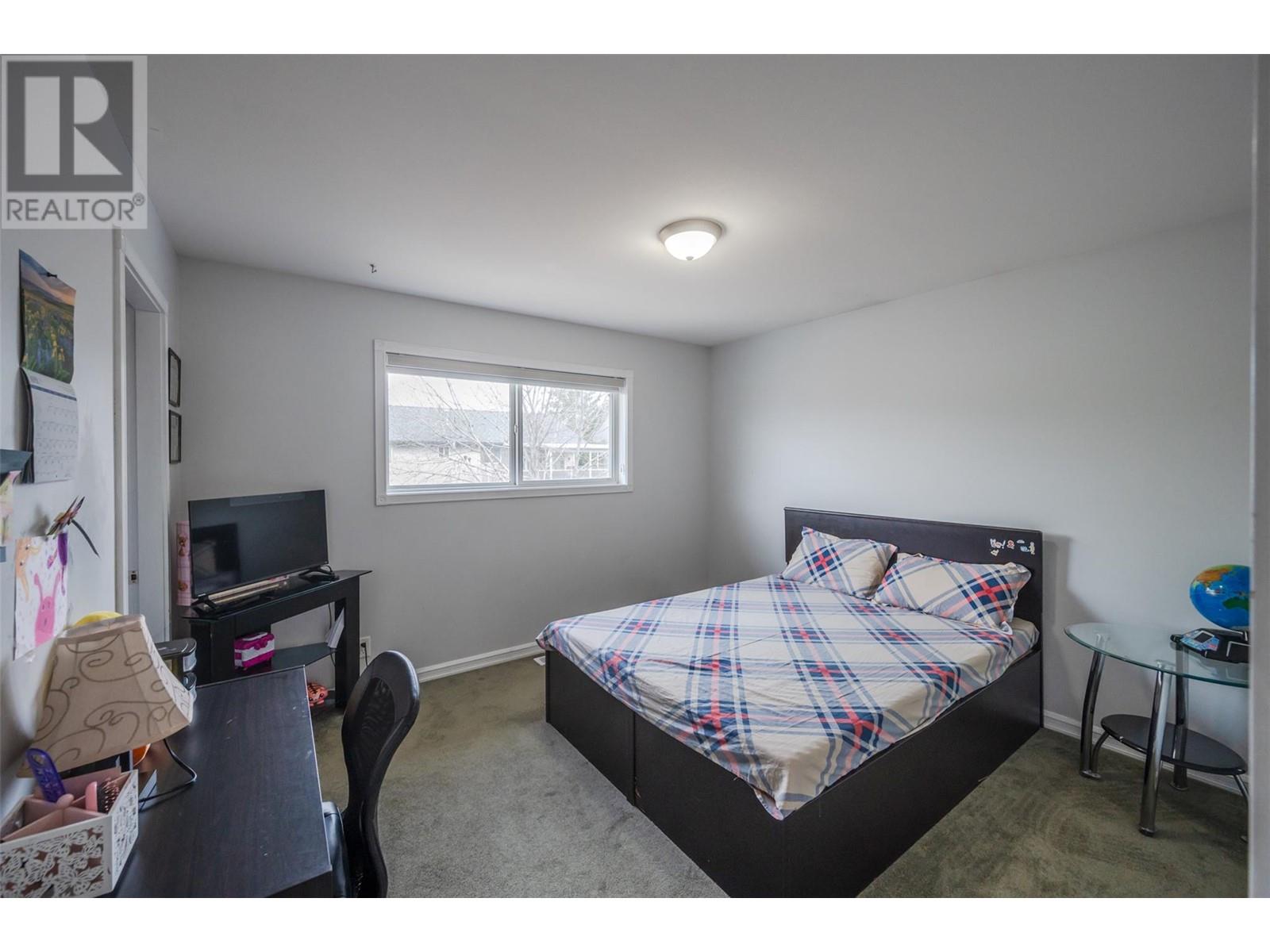 Property at 147 Stocks Crescent image 5