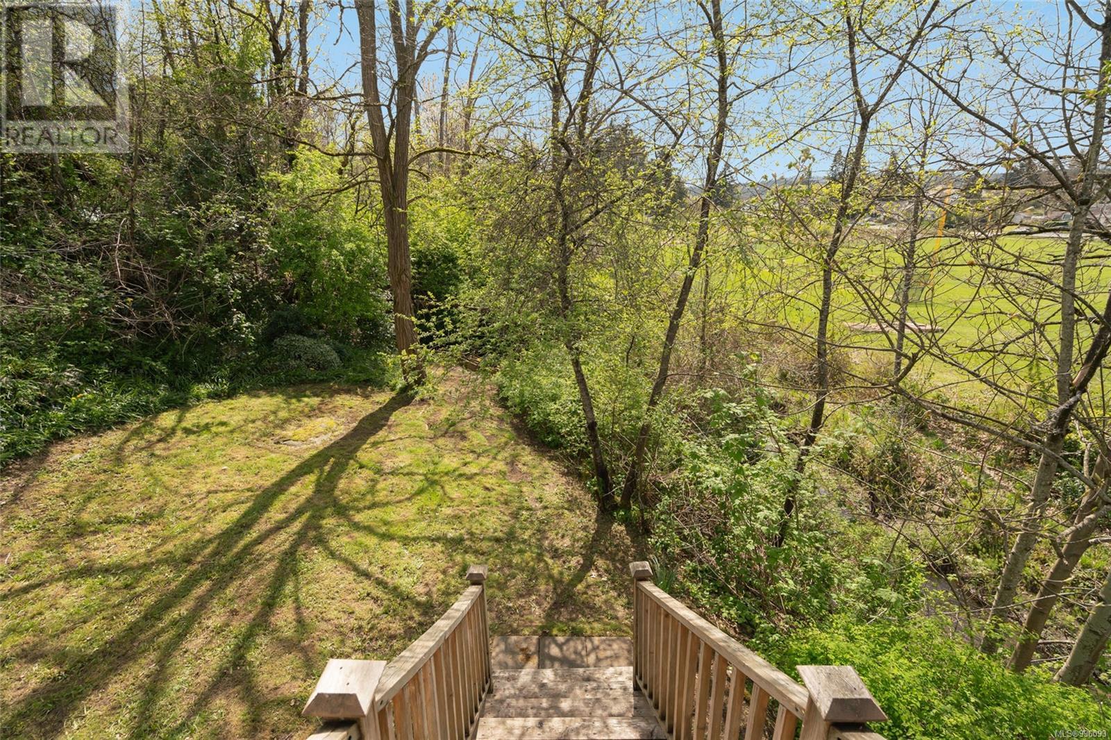 Property at 75 5th St image 3