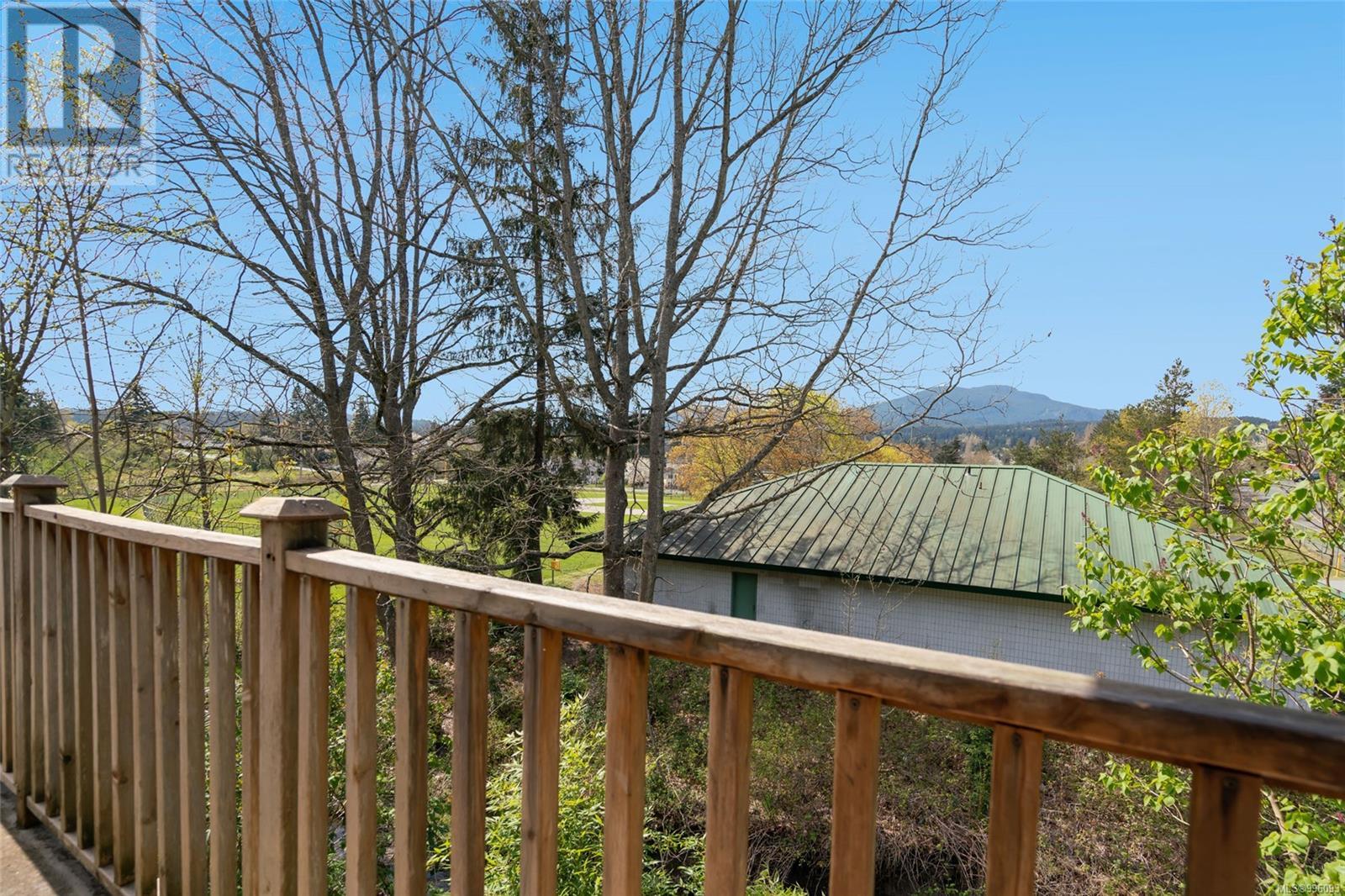 Property at 75 5th St image 4