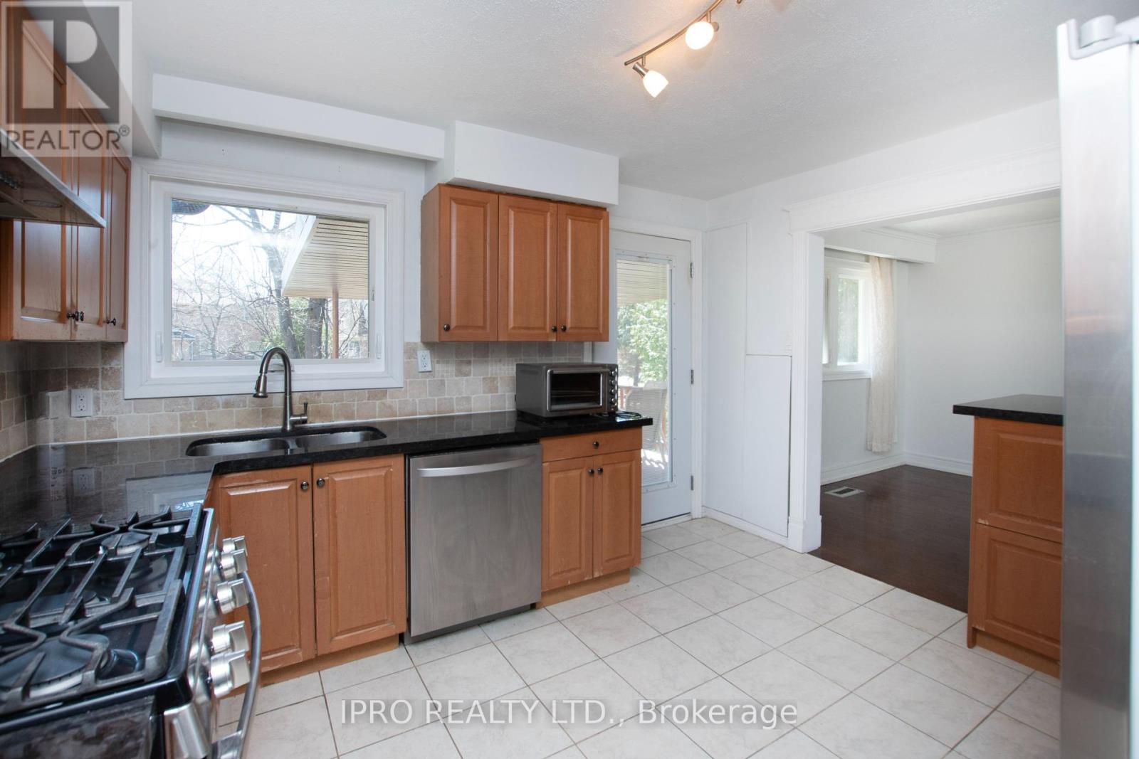 23 Urbandale Avenue, Toronto, Ontario  M2M 2G9 - Photo 15 - C12096810