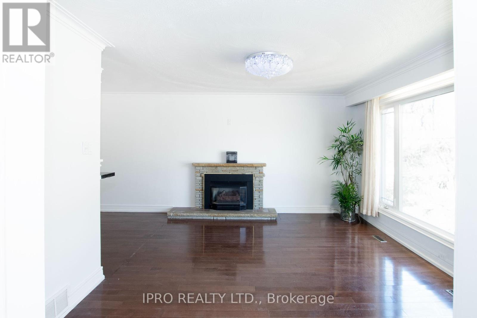 23 Urbandale Avenue, Toronto, Ontario  M2M 2G9 - Photo 7 - C12096810