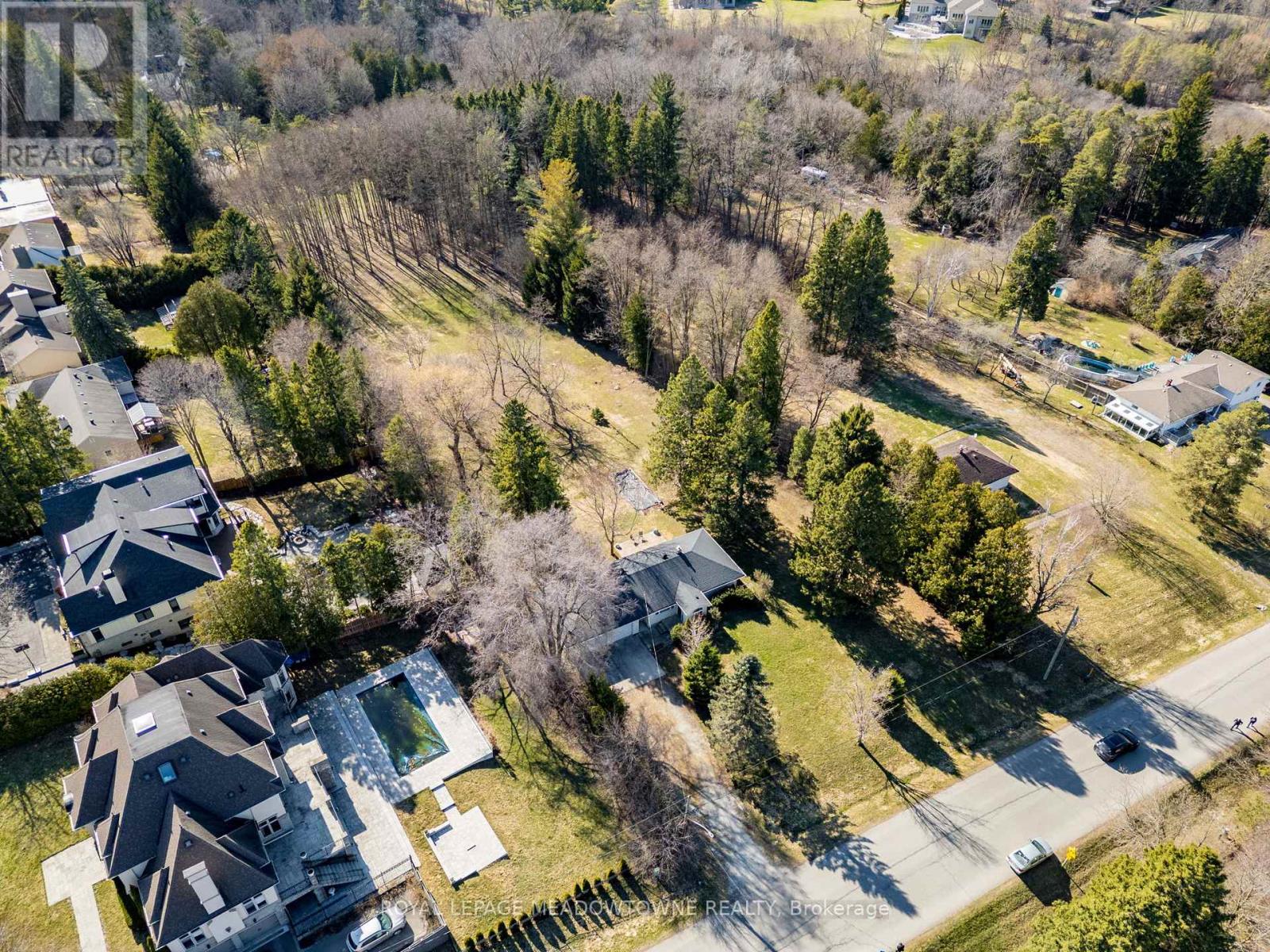 Property at 208 MARTIN STREET image 4