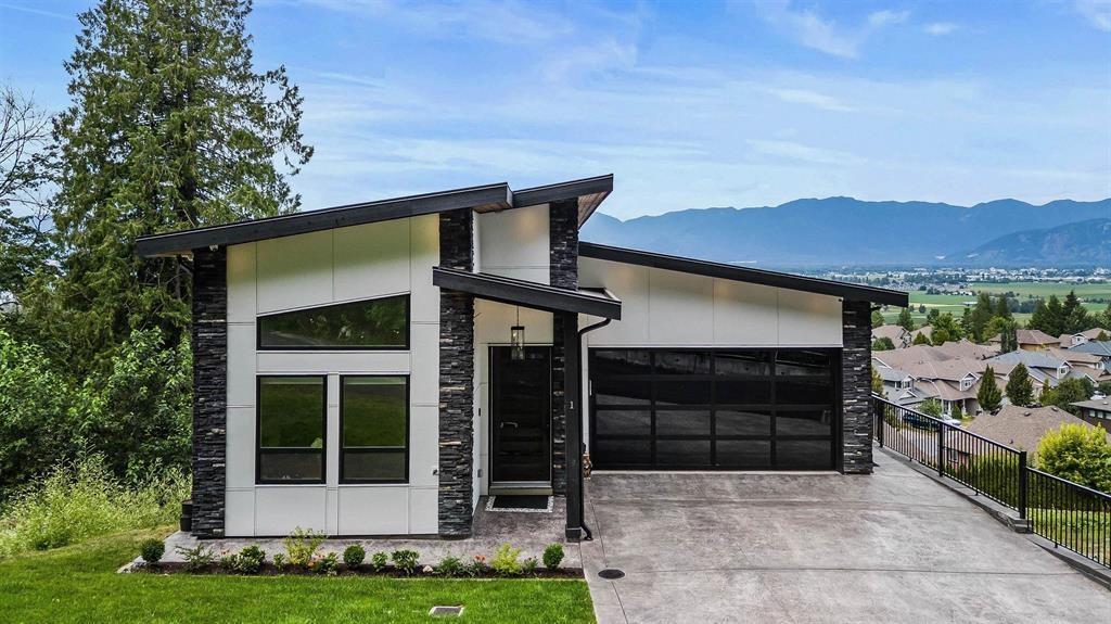 Property at 1 5988 LINDEMAN STREET image 1