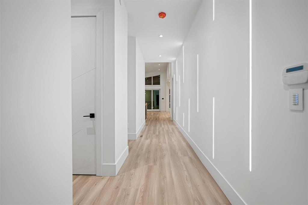 Property at 1 5988 LINDEMAN STREET image 3