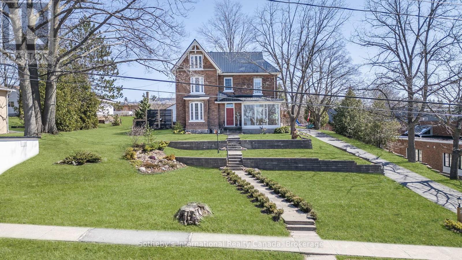 26 Robert Street E, Penetanguishene, Ontario  L9M 1K7 - Photo 4 - S12085685