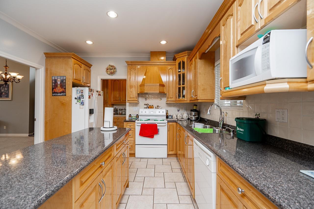14478 74a Avenue, Surrey, British Columbia  V3S 0S3 - Photo 17 - R2992665