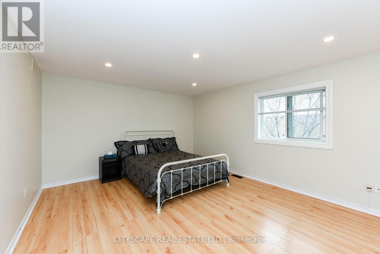 35 - 31 Schroder Crescent, Guelph, Ontario  N1E 7M6 - Photo 23 - X12096758