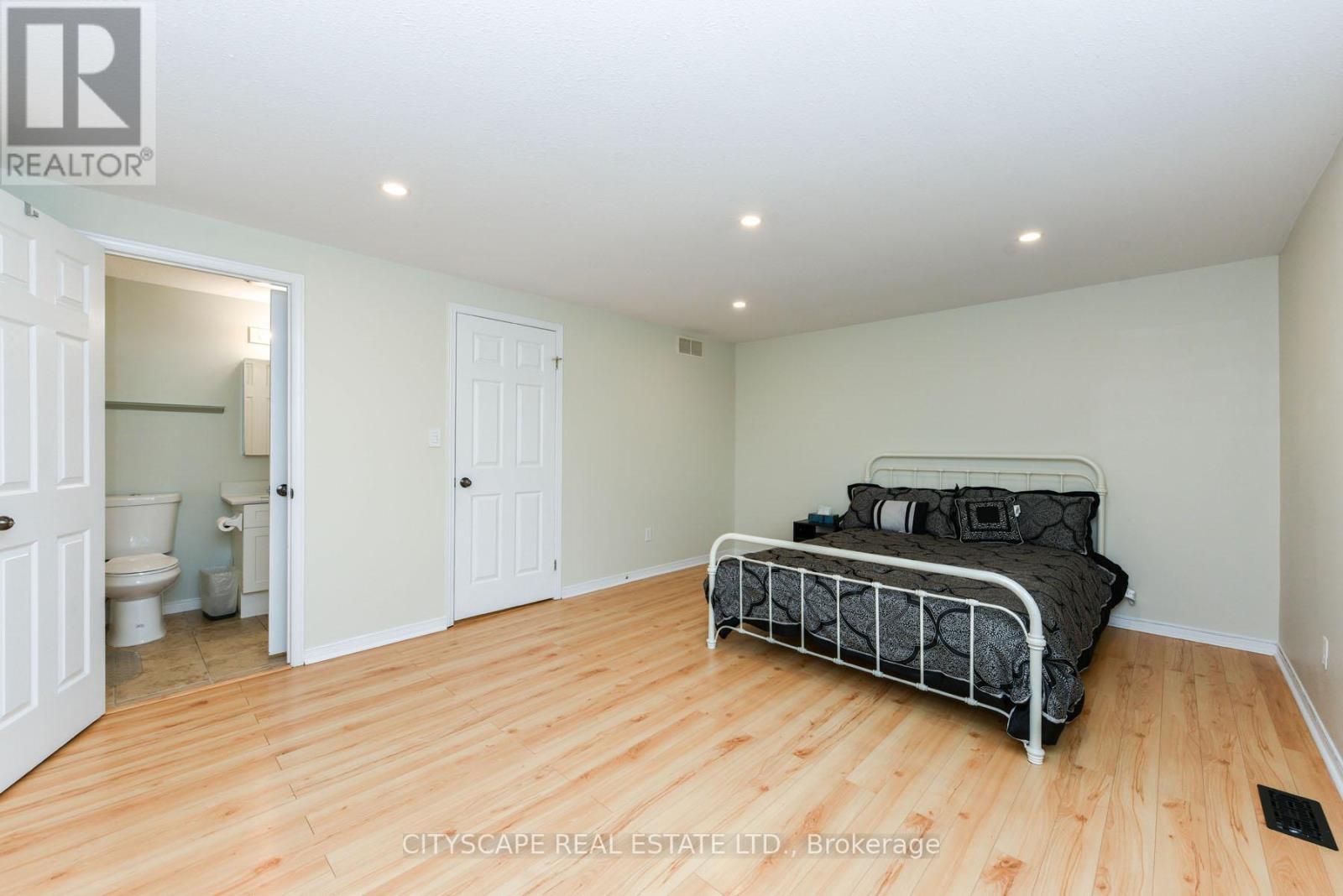 35 - 31 Schroder Crescent, Guelph, Ontario  N1E 7M6 - Photo 24 - X12096758