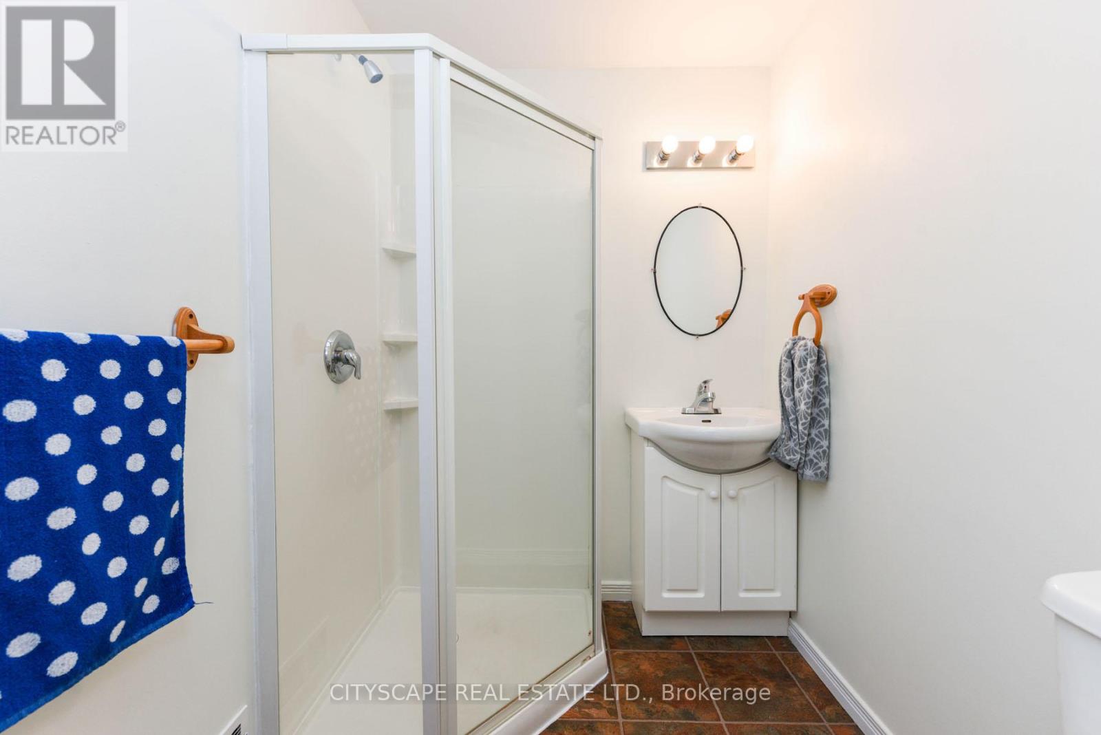 35 - 31 Schroder Crescent, Guelph, Ontario  N1E 7M6 - Photo 31 - X12096758