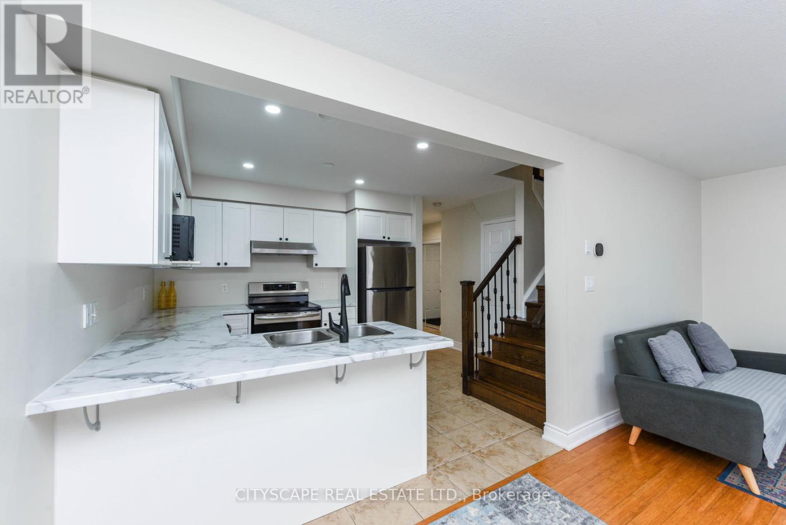35 - 31 Schroder Crescent, Guelph, Ontario  N1E 7M6 - Photo 8 - X12096758