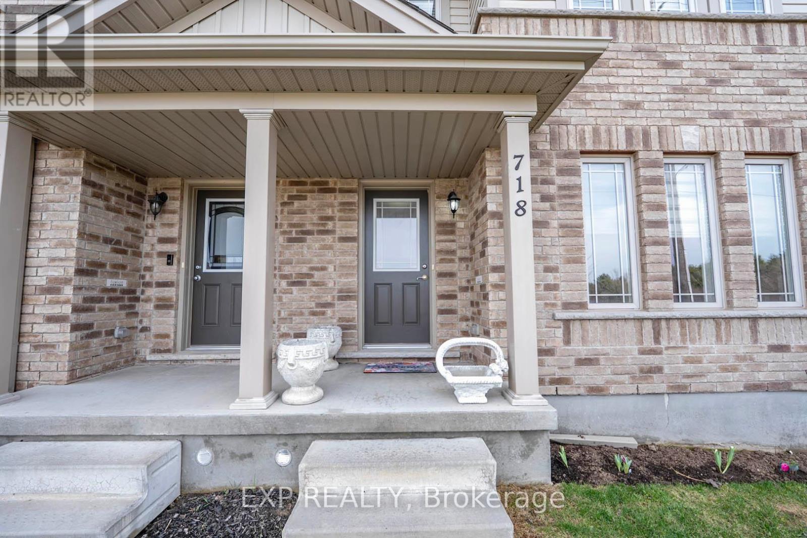 Property at 718 VICTORIA ROAD N image 2