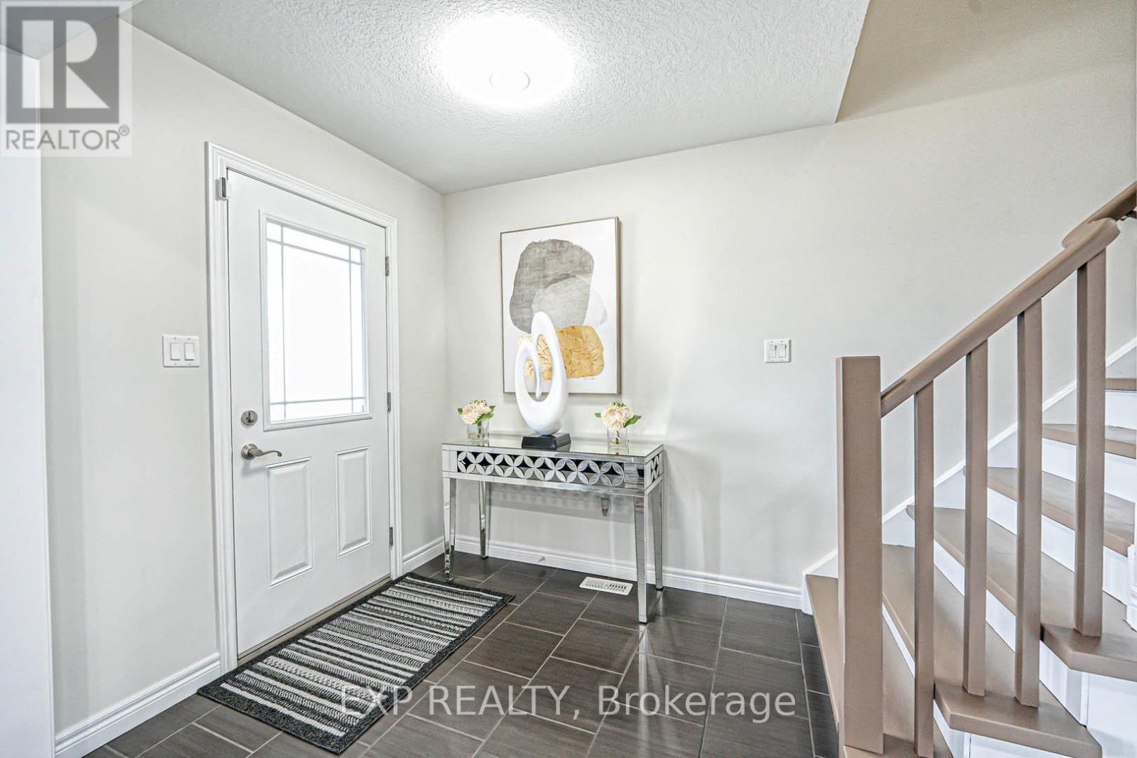 Property at 718 VICTORIA ROAD N image 3