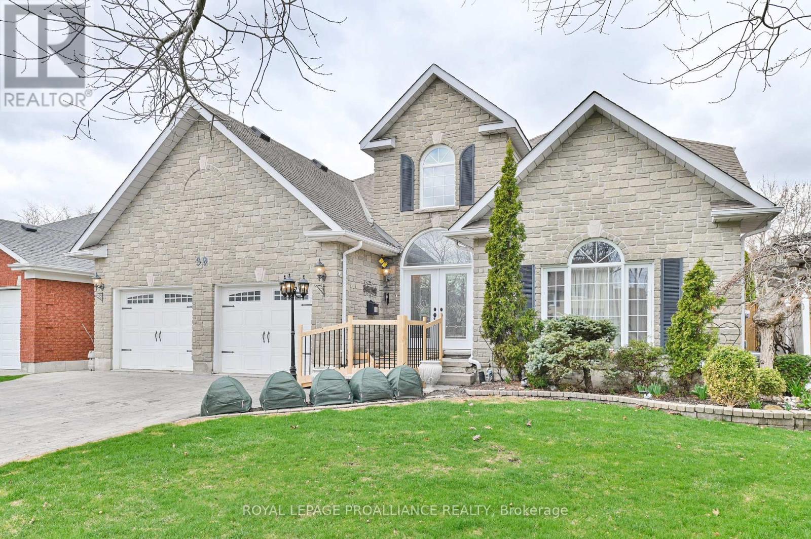 39 Grosvenor Drive, Belleville, Ontario K8P 5K3 - Photo 3 - X12096929