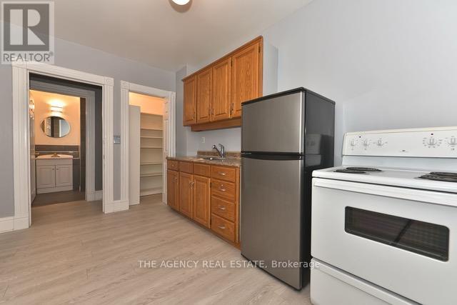 Photo 17 of 45 for 870 Queens Avenue