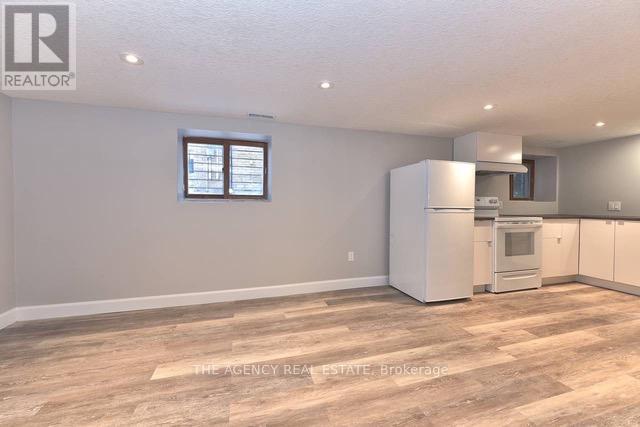 Photo 4 of 45 for 870 Queens Avenue