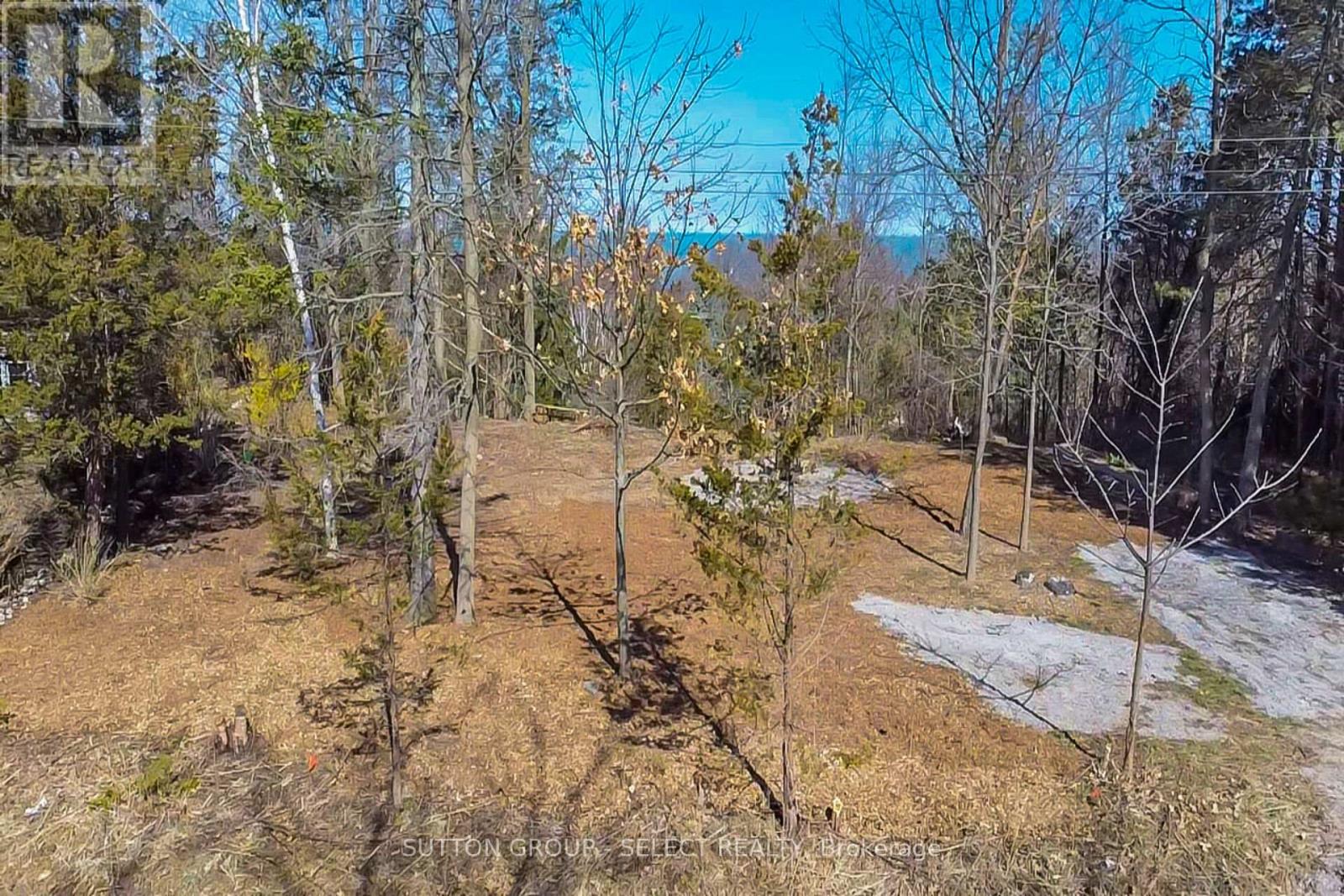 5 Huron View Avenue, Lambton Shores, Ontario  N0N 1J7 - Photo 2 - X12096979