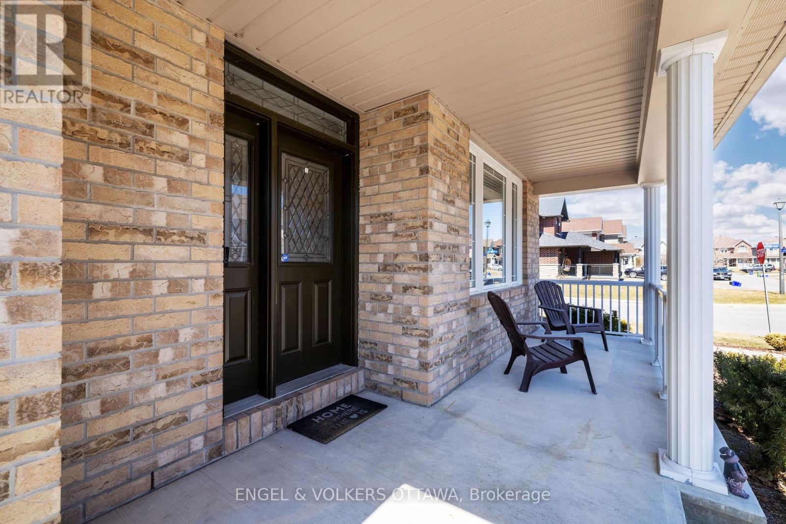 Property at 768 LAKEBREEZE CIRCLE image 4