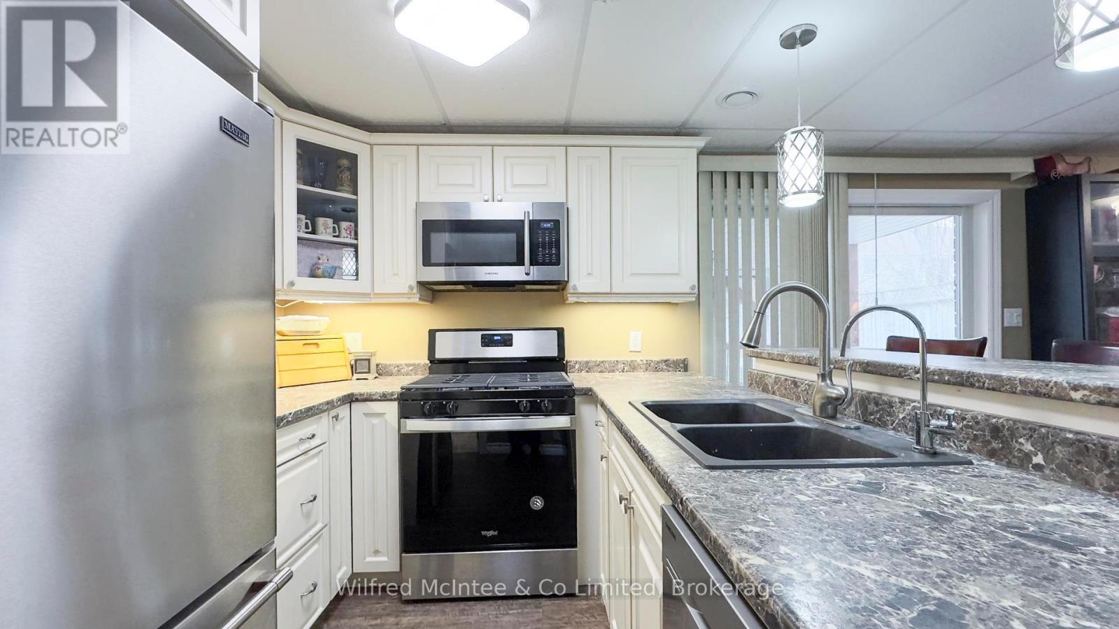 689 21st A Avenue, Hanover, Ontario  N4N 3M2 - Photo 44 - X12096872