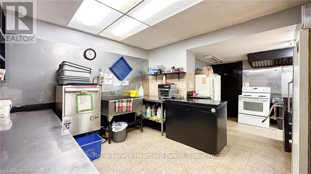 3064 Patrick Street, Howick, Ontario  N0G 1V0 - Photo 18 - X12096930