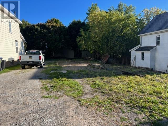 9 Hearst St, Sault Ste. Marie, Ontario  P6B 1J6 - Photo 2 - SM250822