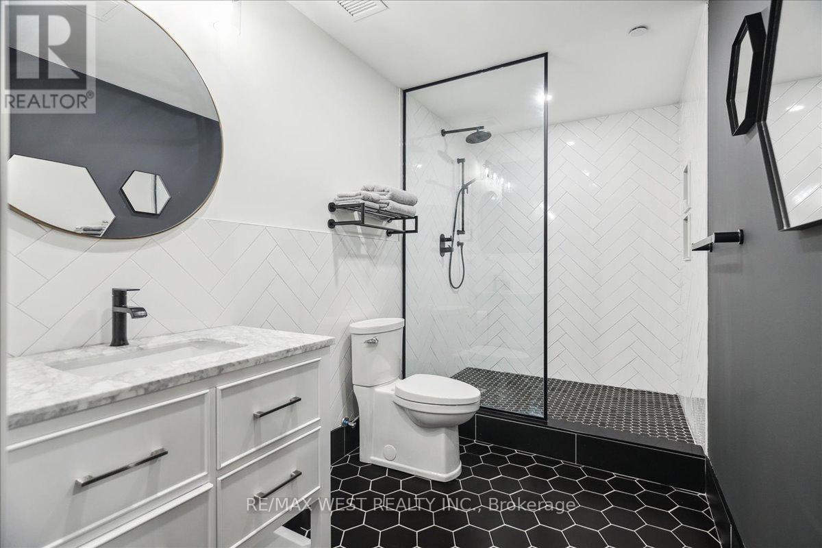 545 - 22 Leader Lane, Toronto, Ontario  M5E 0B2 - Photo 10 - C12096937