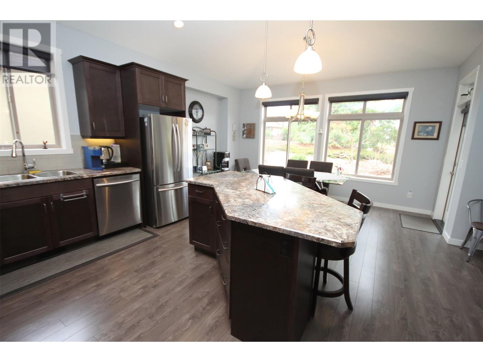 6833 Meadows Drive Unit# 37 Oliver Photo 4