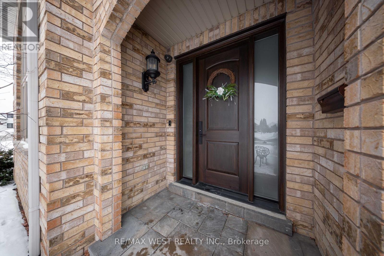 Property at 10 FARMCREST COURT image 4
