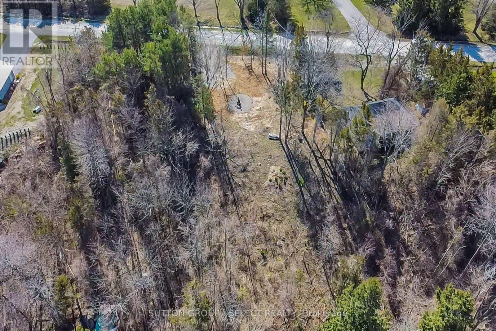 5 Huron View Avenue, Lambton Shores, Ontario  N0N 1J7 - Photo 10 - X12096979