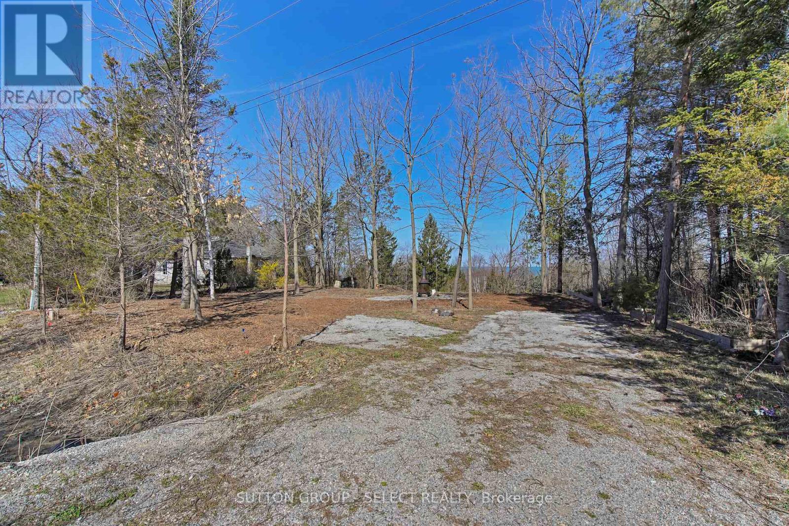 5 Huron View Avenue, Lambton Shores, Ontario  N0N 1J7 - Photo 9 - X12096979