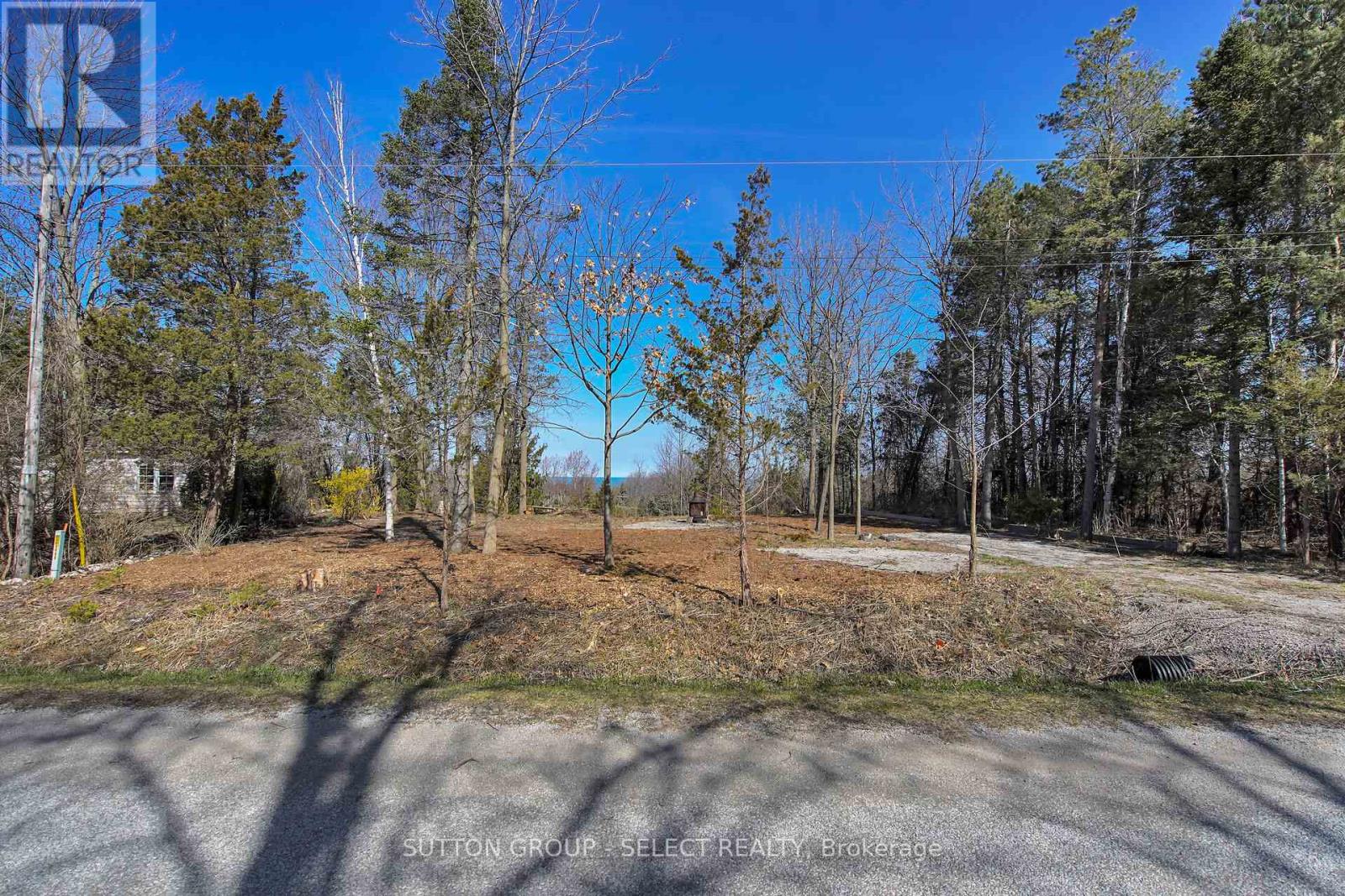 5 Huron View Avenue, Lambton Shores, Ontario  N0N 1J7 - Photo 8 - X12096979