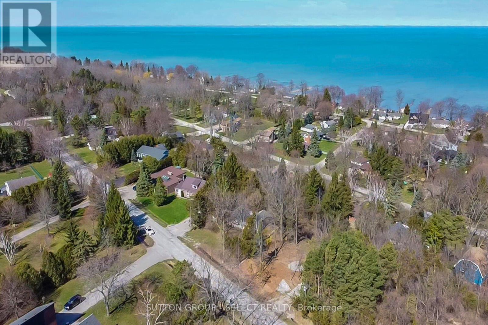 5 Huron View Avenue, Lambton Shores, Ontario  N0N 1J7 - Photo 3 - X12096979