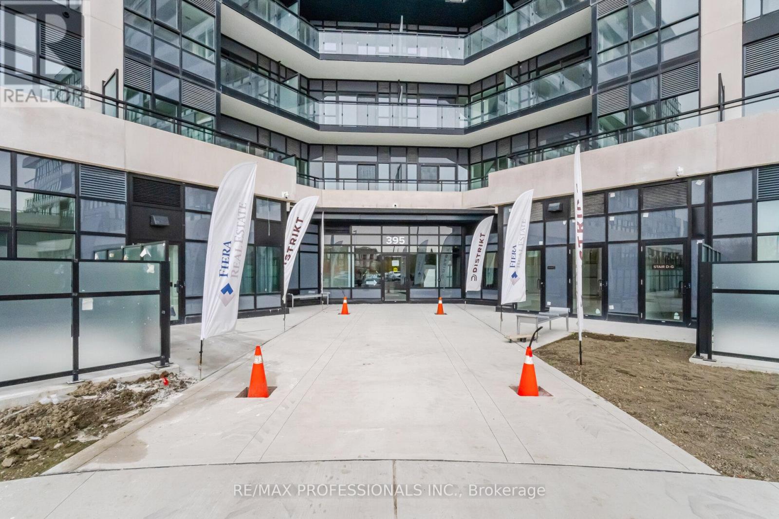 Property at 603 - 395 DUNDAS STREET W image 3
