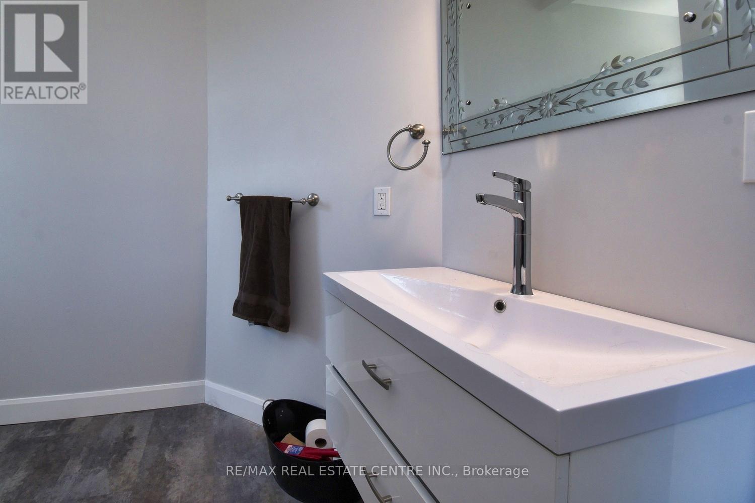1364 Thompson Road E, Haldimand, Ontario  N0E 1Y0 - Photo 15 - X12096855