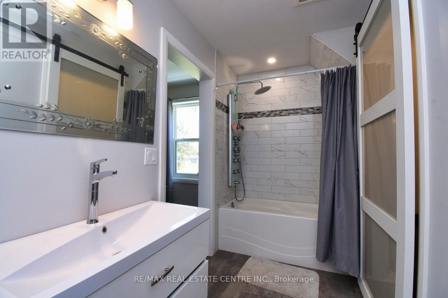 1364 Thompson Road E, Haldimand, Ontario  N0E 1Y0 - Photo 16 - X12096855
