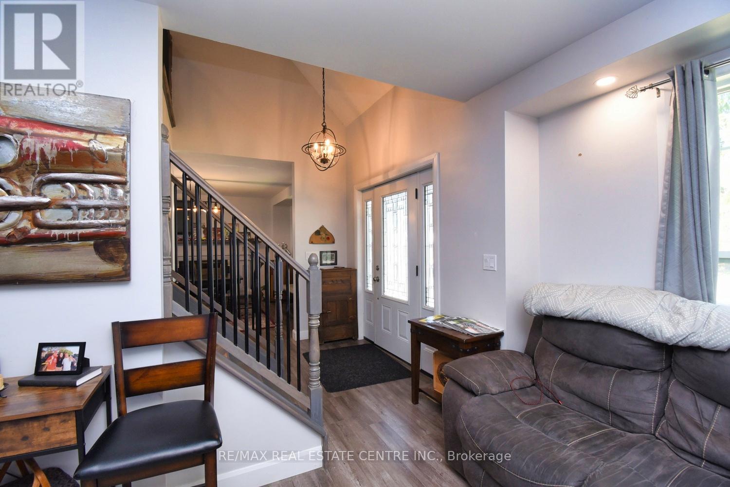 1364 Thompson Road E, Haldimand, Ontario  N0E 1Y0 - Photo 4 - X12096855
