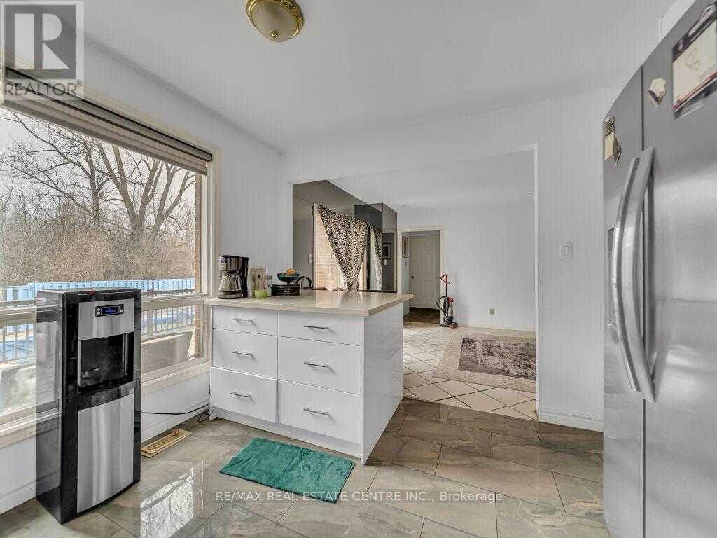 125 Biehn Drive, Kitchener, Ontario  N2R 1M6 - Photo 14 - X12096923