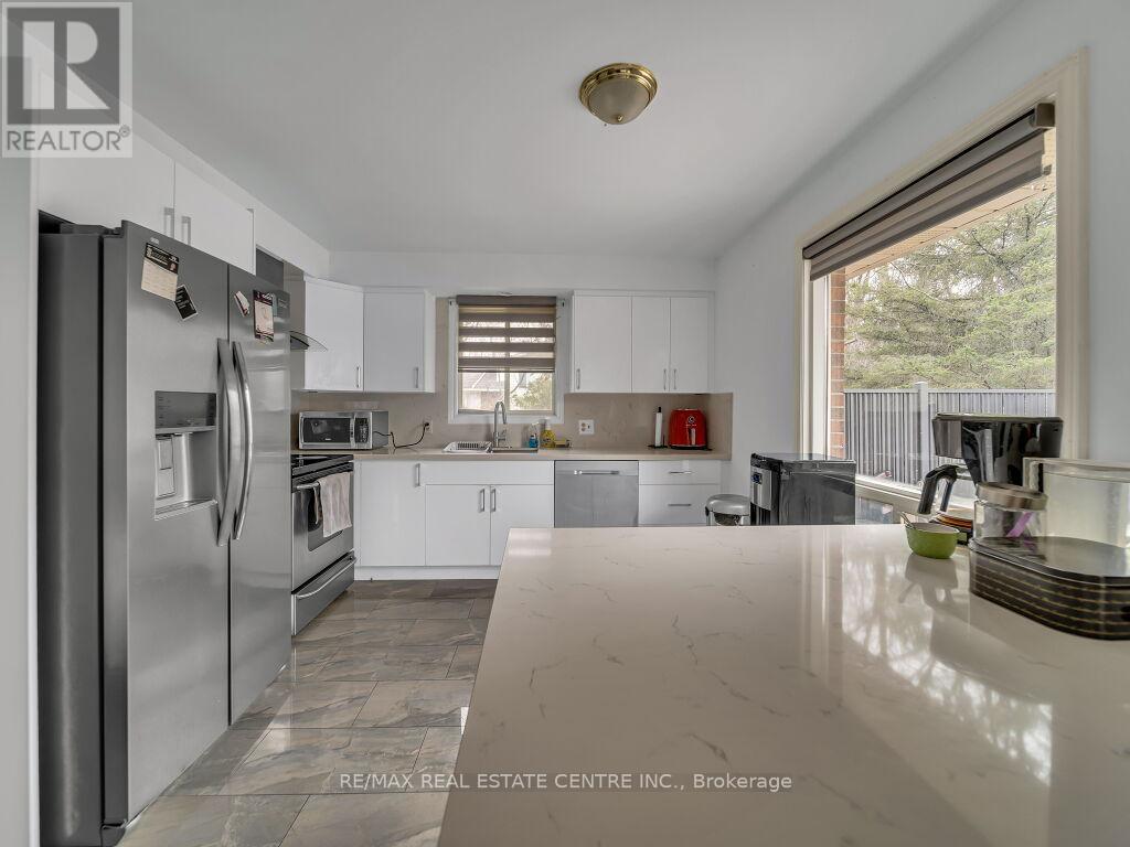 125 Biehn Drive, Kitchener, Ontario  N2R 1M6 - Photo 15 - X12096923