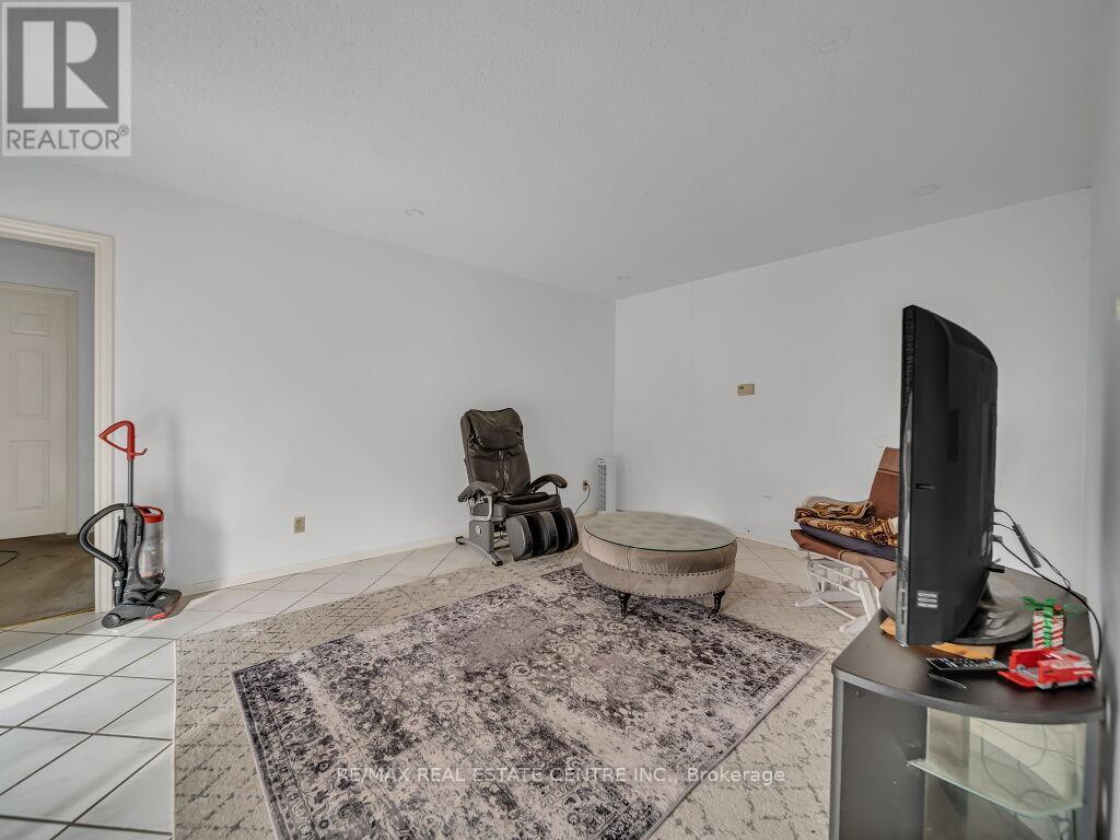 125 Biehn Drive, Kitchener, Ontario  N2R 1M6 - Photo 16 - X12096923