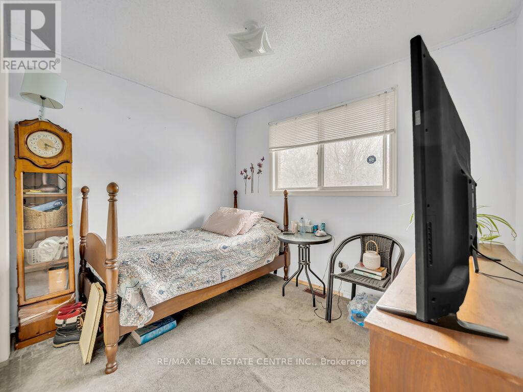 125 Biehn Drive, Kitchener, Ontario  N2R 1M6 - Photo 19 - X12096923