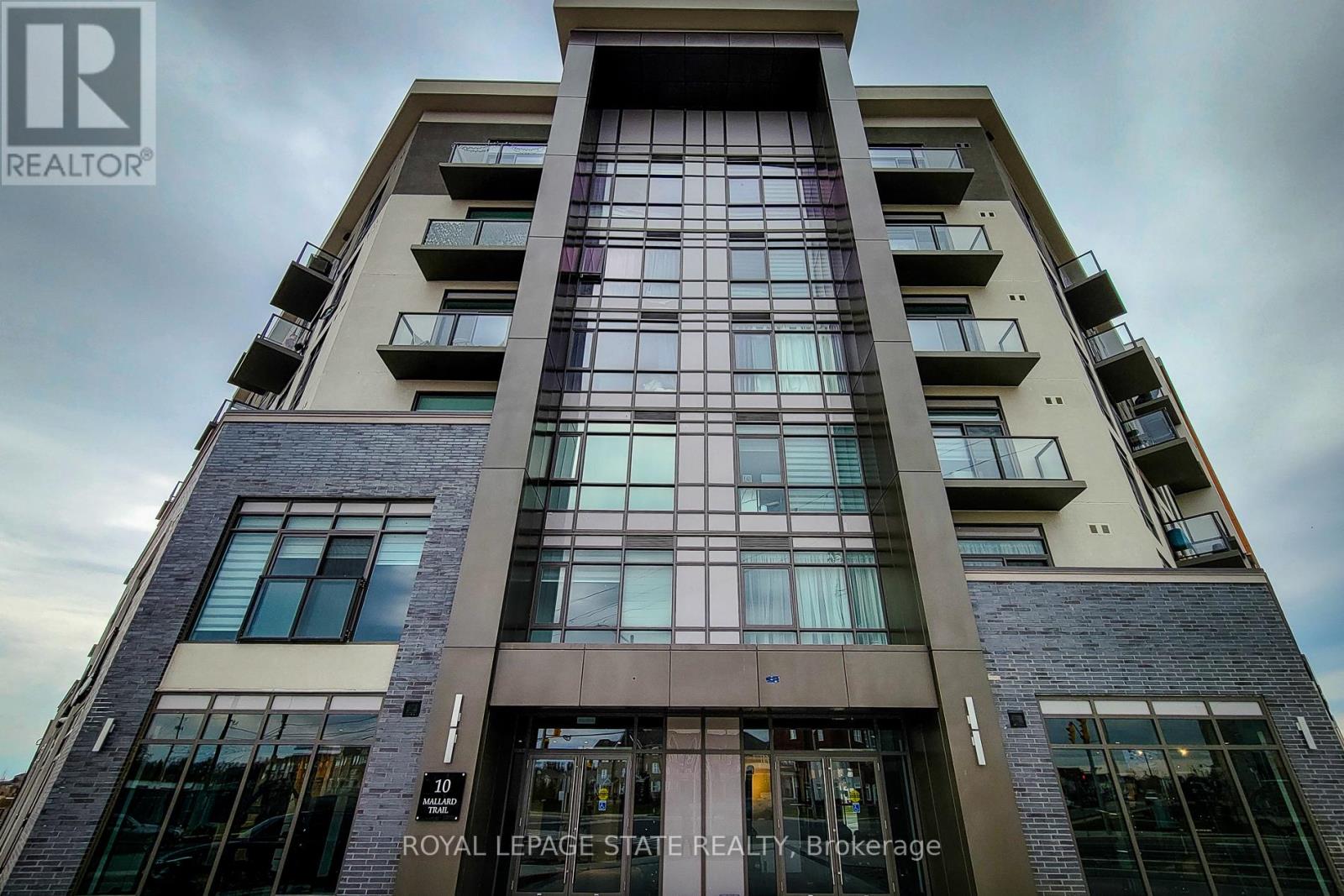 10 Mallard Trail, Hamilton, Ontario  L8B 2A7 - Photo 3 - X12096945
